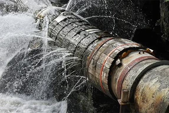 بدنه پمپ با نشتی آب